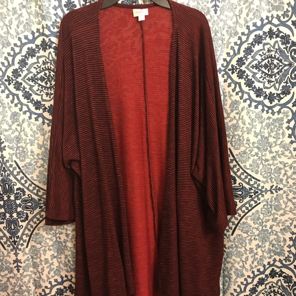 LuLaRoe Tops - Large / Lg / L LuLaRoe Lindsay - Stripes